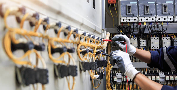 Professional Electrician technician working in Eldon, MO